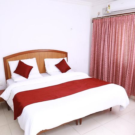 Hotel Nandanam Guruvayur Bagian luar foto