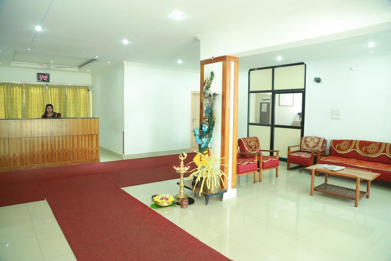 Hotel Nandanam Guruvayur Bagian luar foto