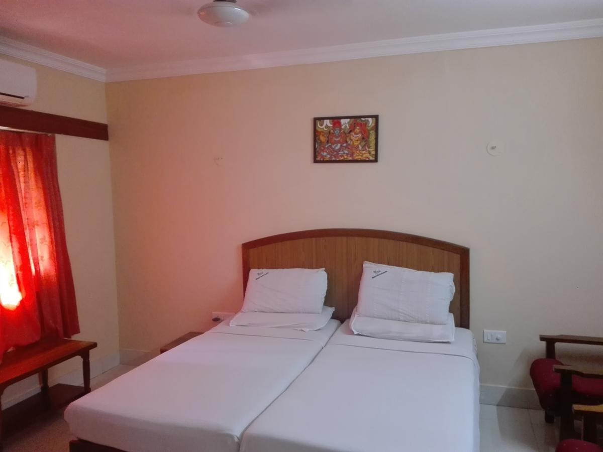 Hotel Nandanam Guruvayur Bagian luar foto