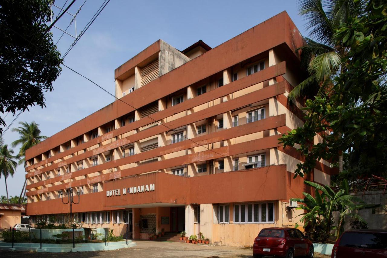 Hotel Nandanam Guruvayur Bagian luar foto